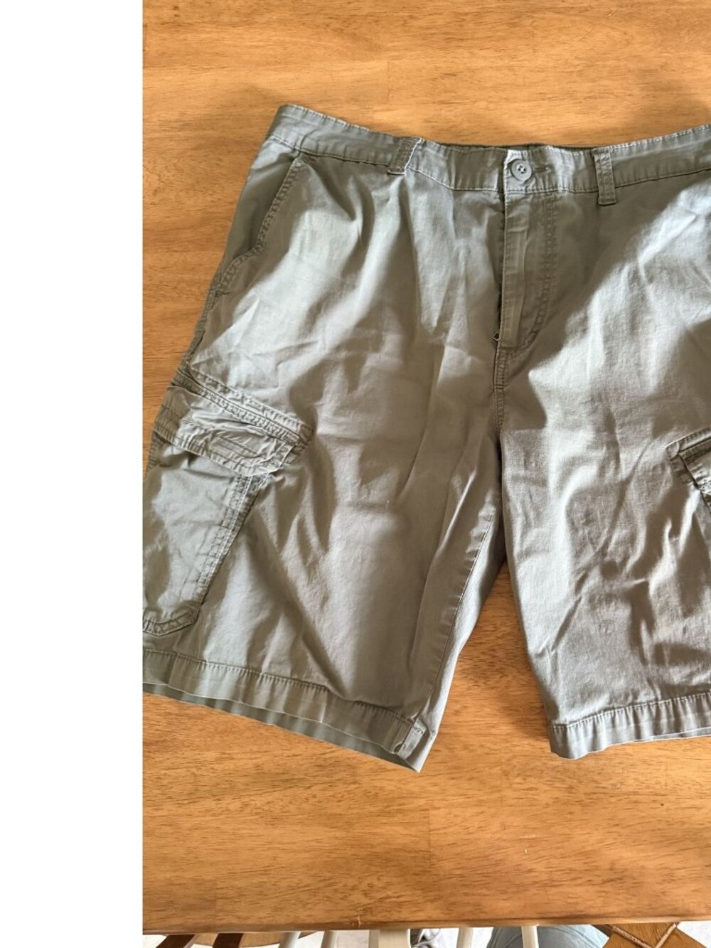 UnionBay Mens Green Cargo Shorts Size 38 W/Multiple Pockets and Zipper Closure